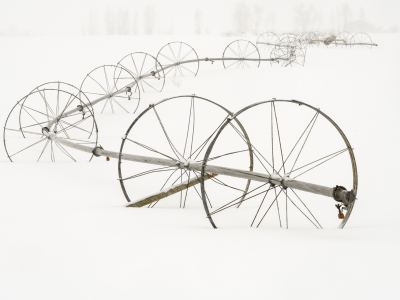 IDw22-5-Wheel-Line-Snaking across a Field