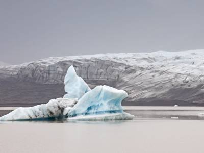 Small Iceberg, Jokulsarlon, Iceland - ILsp102
