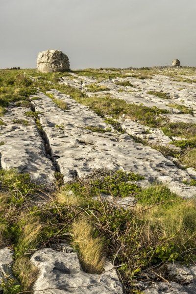 IRsp25-Eroded-Limestone-Formations-with-Erratic-Beach-at-Doolin-Ireland
