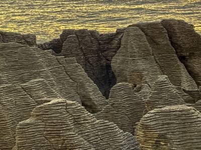 NZsu72-Pancake-Rocks