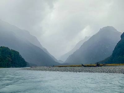NZsu82-Dart-River Edges