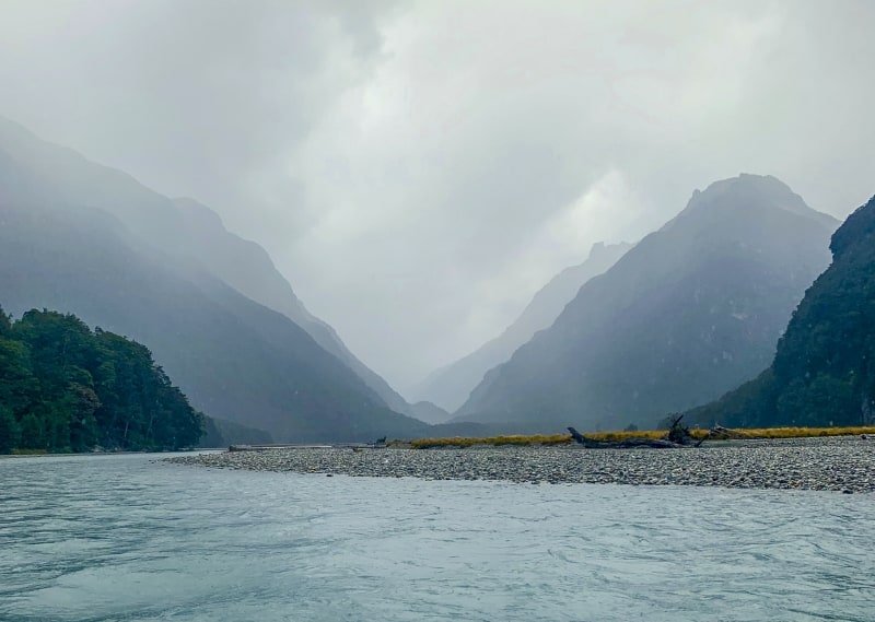 NZsu82-Dart-River Edges