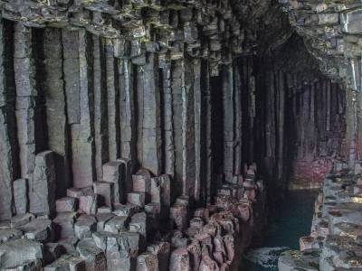 STLsu74-Fingal's Cave-Interior with Basalt Columns