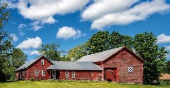 QuiltKF40-RedWhite-Barn-wk-sized