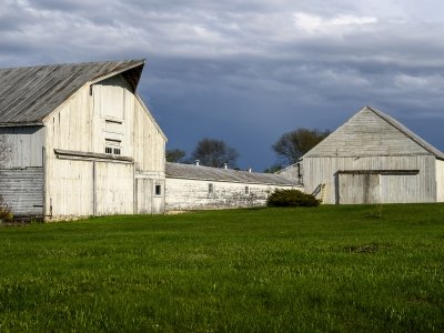 KFsp37-Mountain-Village-Farm-Bed-Breakfast-Barns