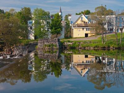KFsu5-Mill-Pond-Reflections
