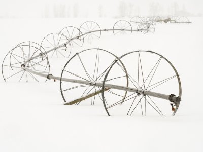 IDw22-5-Wheel-Line-Snaking across a Field