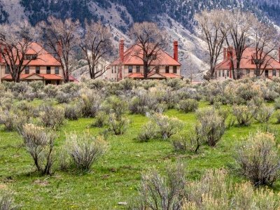 YNPsp25-35-Mammouth-Hot-Springs-Park-Buildings