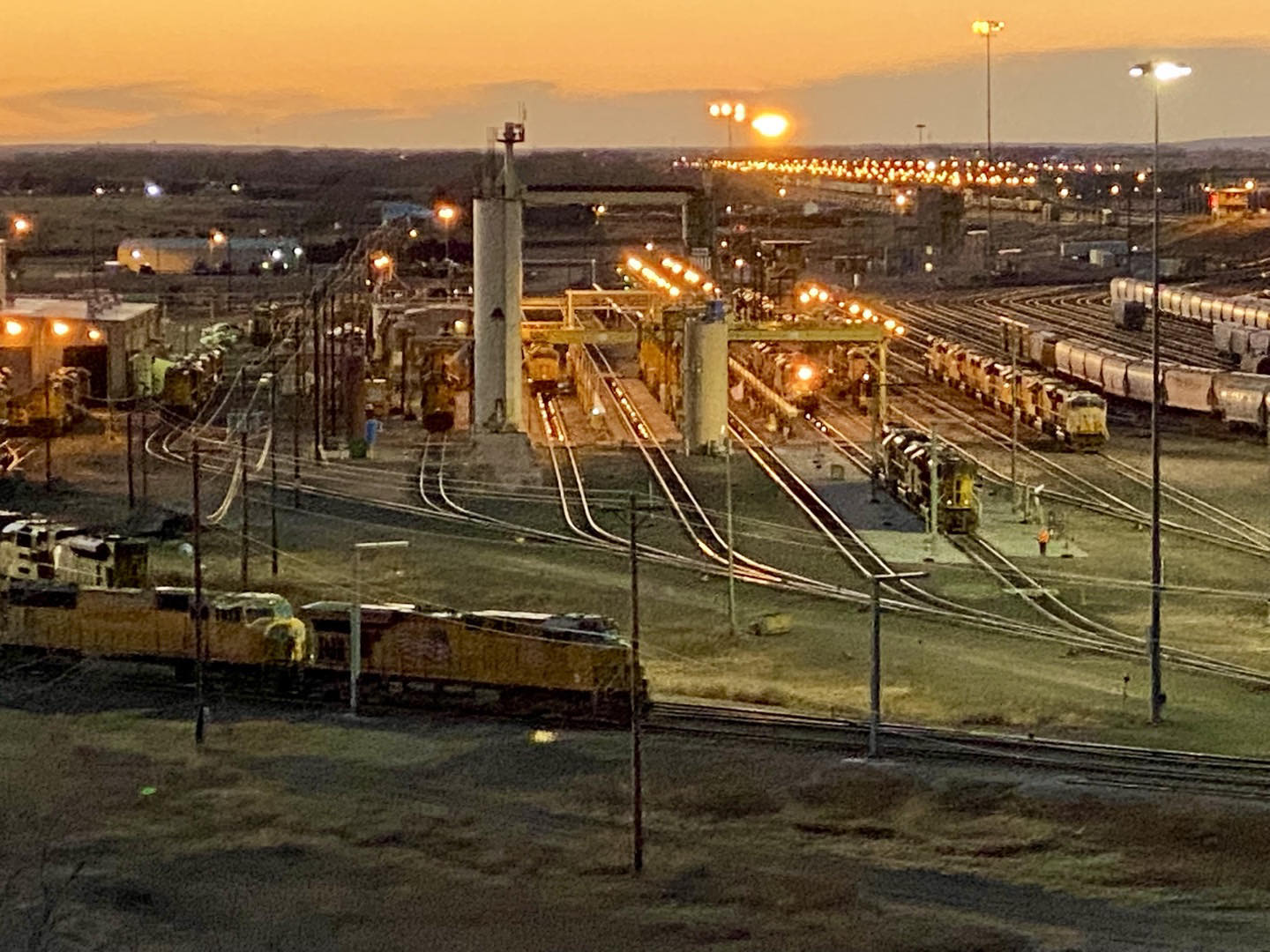 Our overnight stop this evening is in North Platte, Nebraska at The Golden Spike Tower and Visitor Center. The tower overlooks the world’s largest rail yard (The Union Pacific Bailey Yard) which handles 10,000 rail cars a day, encompassing almost 3,000 acres and stretching for 8 miles. On an average day 300 diesel locomotives are serviced here.#northplattenebraska #unionpacificbaileyyard #gildenspiketowerandvisitorscenter #orcuttphotography #railroadphotography