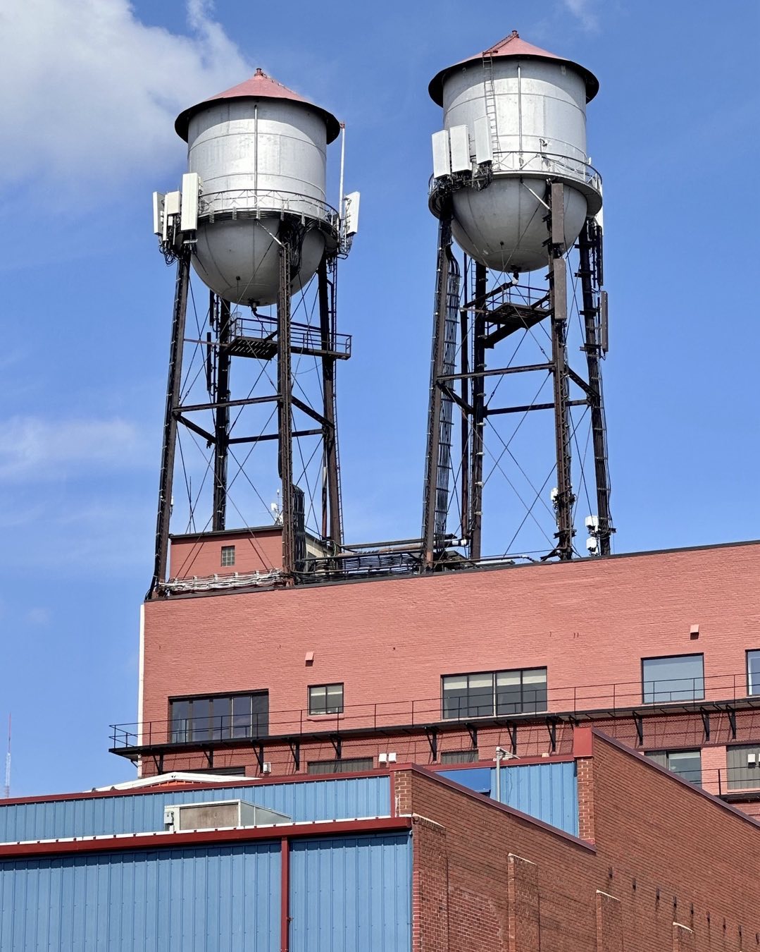 The skyline of Duluth, MN is marked by all sorts of roof top devices like these water towers. In recent years much of the industrial waterfront has been replaced by shops, restaurants, bars and other tourist related enterprises. We enjoyed our overnight Sprinter stay in the Lincoln Industrial Park Area. #duluthminnesota #minnesotaphotography #duluthphotography #watertanks #skylineofduluthminnesota #orcuttphotography